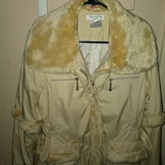 DIOR Boutique "Runway fur coat" (Flawless) - Picture 2 of 15